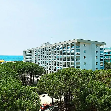 Comfortable Flat Close To And Center Bibione
